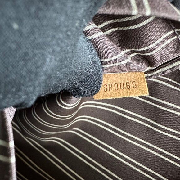 Authentic Louis Vuitton Antigua Cabas MM Canvas Tote Bag - Picture 16 of 16